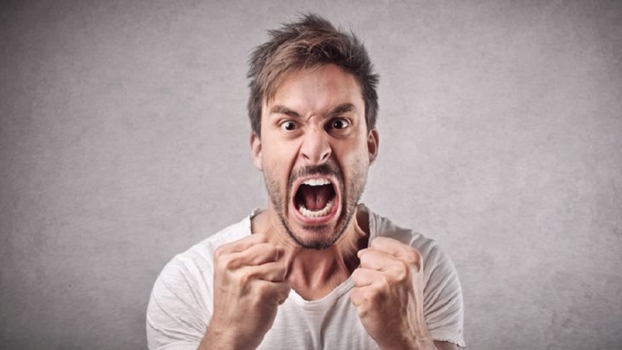 خشونت علیه پزشکان: علل و راهکارها برای کاهش این بحران اجتماعی